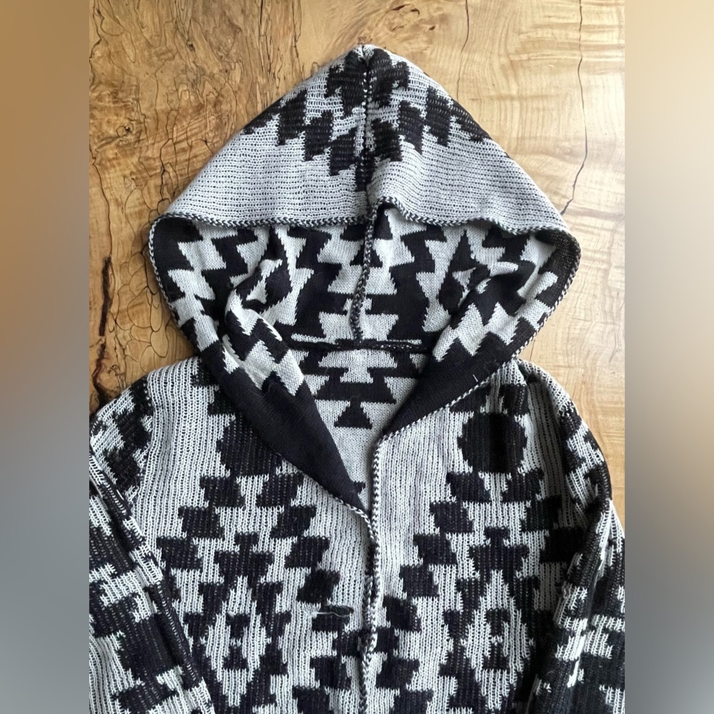 Aztec Style Reversible Sweater - Picture 5 of 5